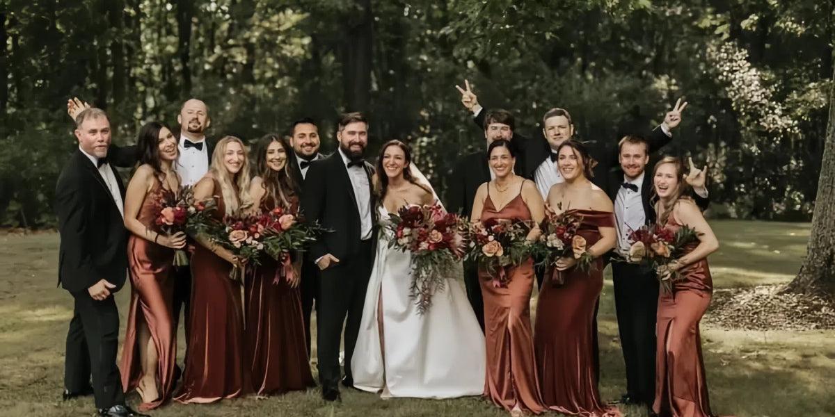 Quelle couleur de costume s’accorde le mieux avec des robes demoiselle d’honneur terracotta ?