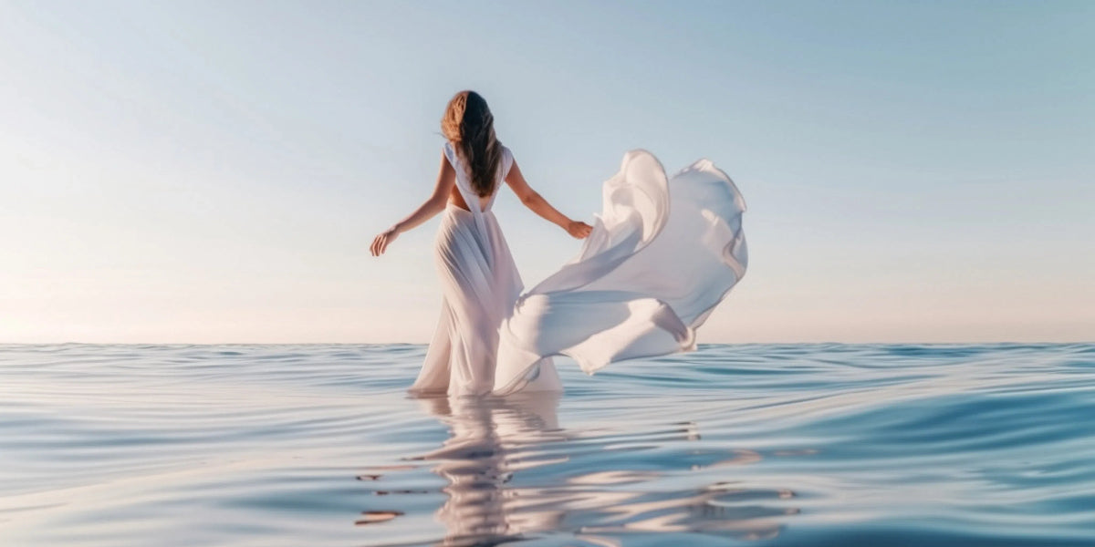 Robe blanche d'été : 10 idées looks et conseils pour la porter avec style en 2025