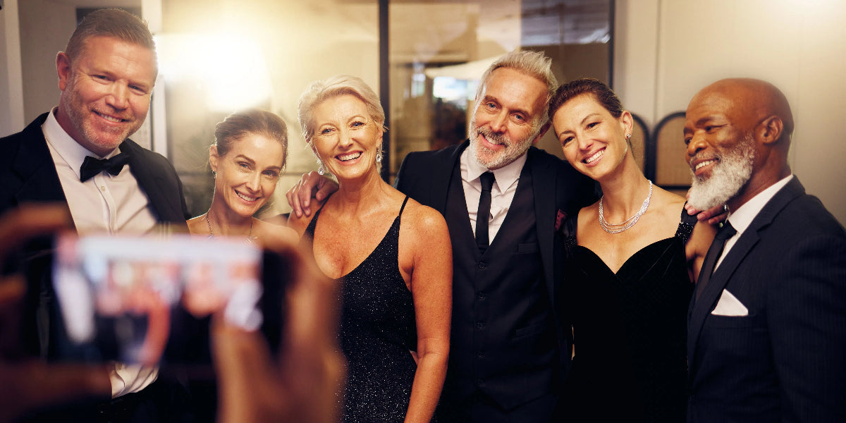 8 Robes de Soirée Chic et Élégantes pour Femmes de 50 Ans et Plus