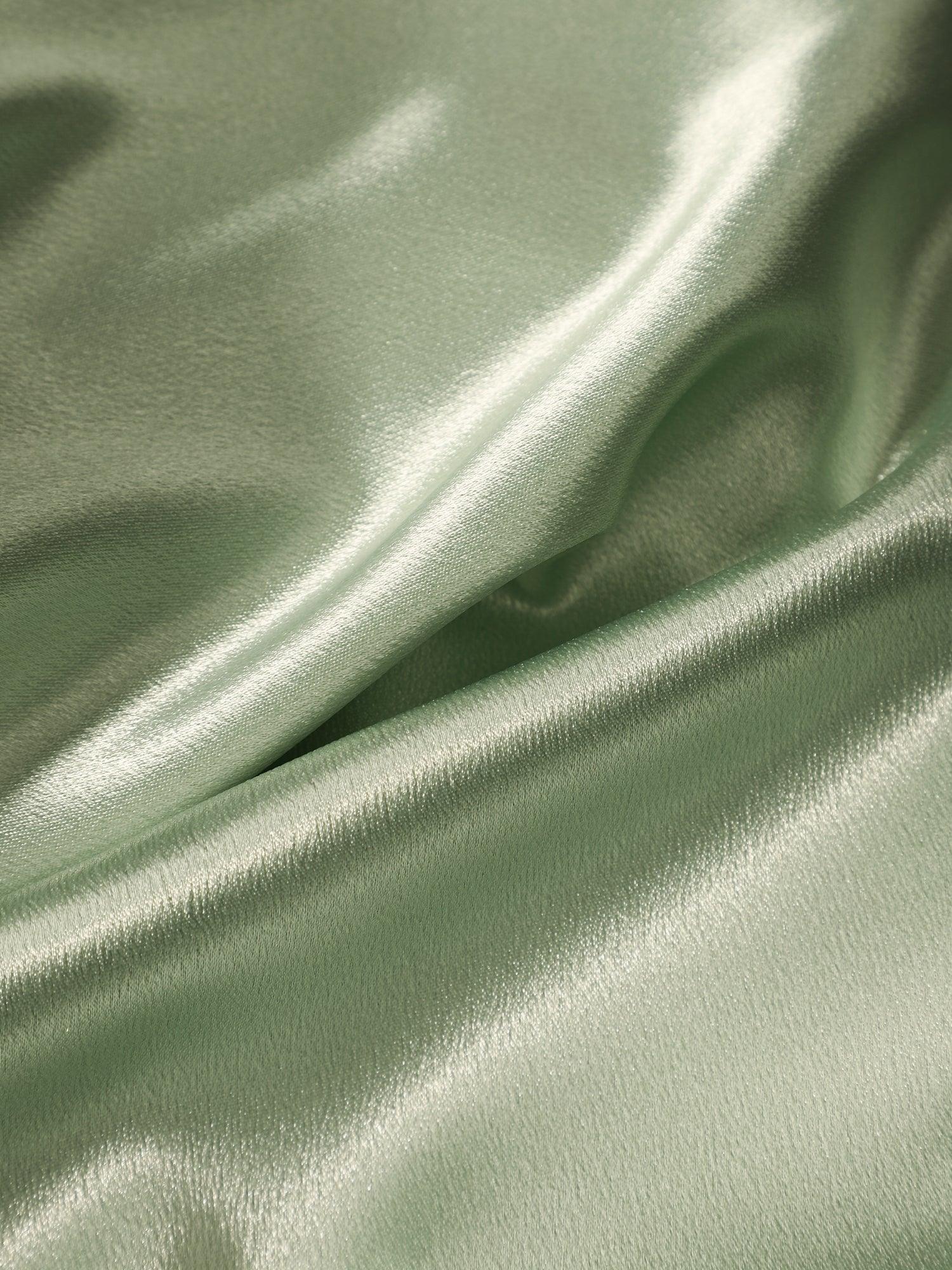 Robe A-Ligne courte en satin à bretelles fines et dos nu #Couleur_Vert sauge Robe A-Ligne courte en satin à bretelles fines et dos nu