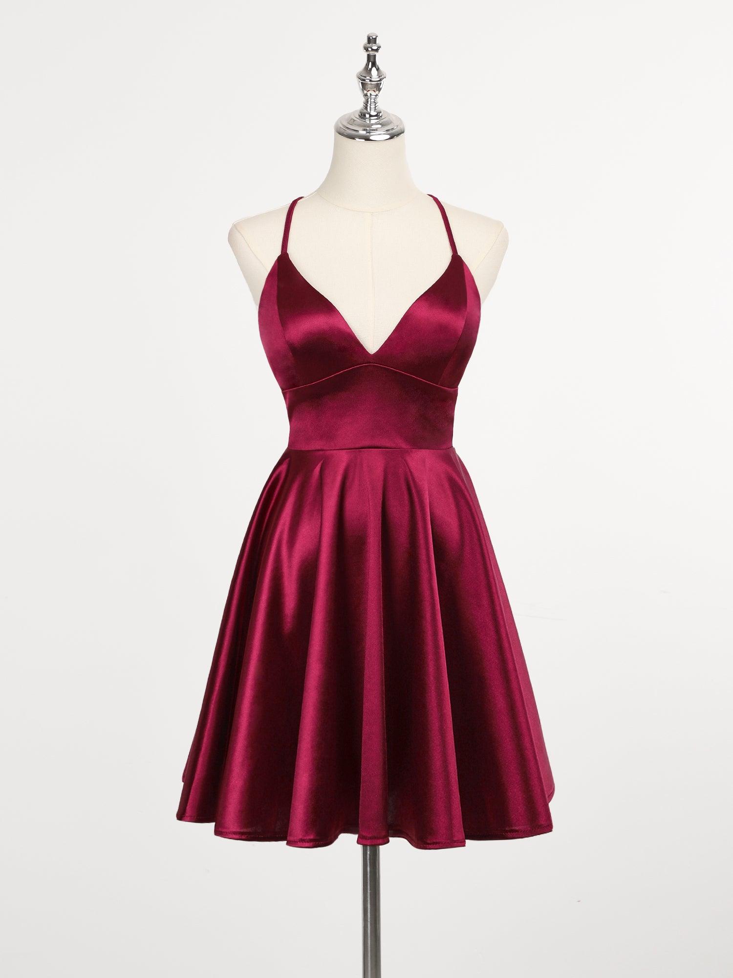 Robe courte en satin à bretelles fines et encolure en V #Couleur_Bordeaux Robe courte en satin à bretelles fines et encolure en V
