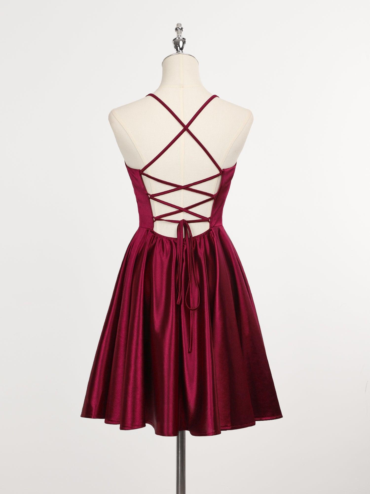 Robe courte en satin à bretelles fines et encolure en V #Couleur_Bordeaux Robe courte en satin à bretelles fines et encolure en V