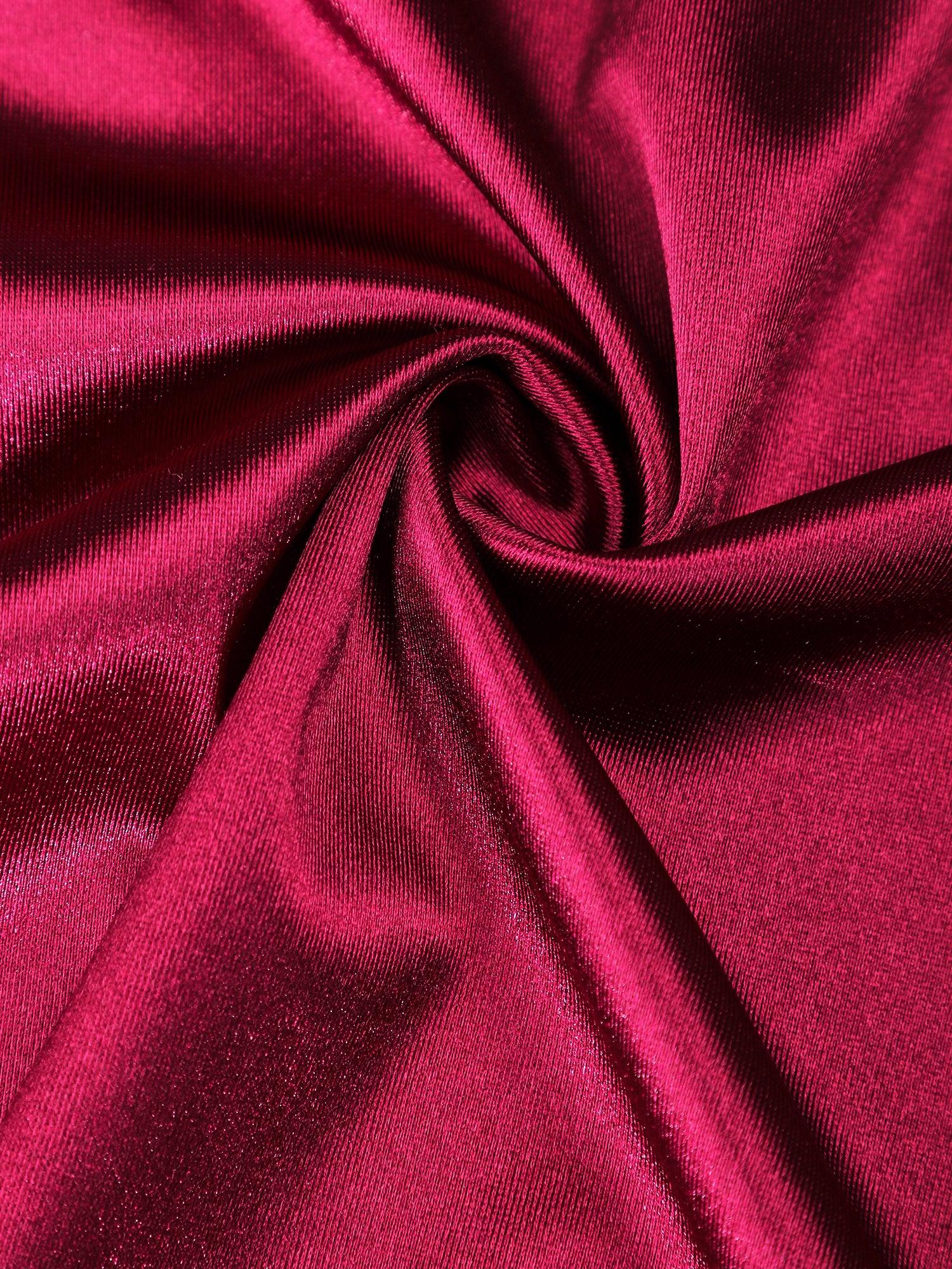 Robe courte en satin à bretelles fines et encolure en V #Couleur_Bordeaux Robe courte en satin à bretelles fines et encolure en V