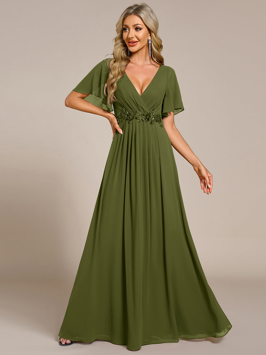 Robe longue à manches à volants décolleté en V profond avec appliques coupe évasée #Couleur_Vert Olive