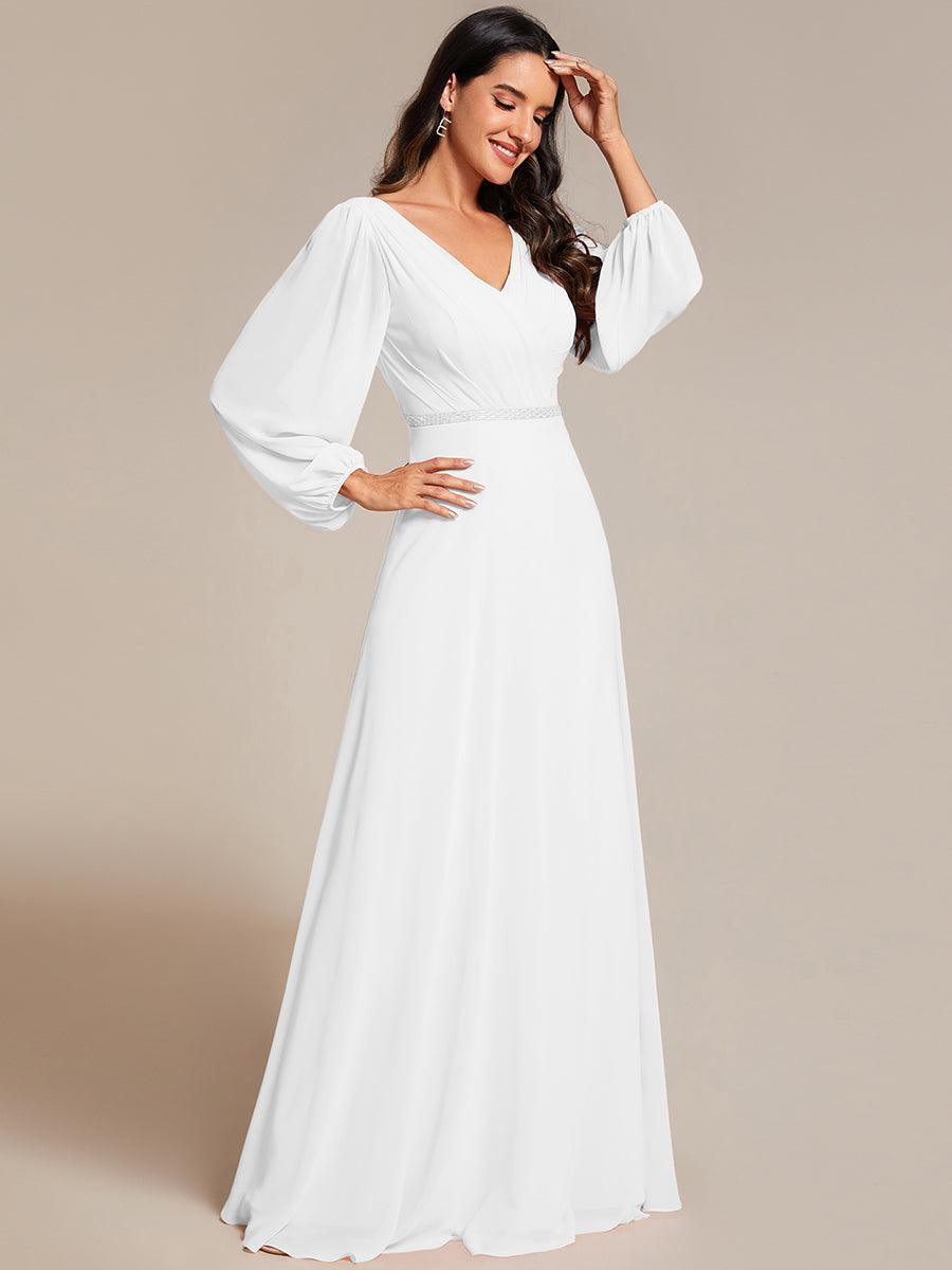 Robe de soirée plissée en mousseline de soie double col en V manches longues ceinture brillante #Couleur_Blanc