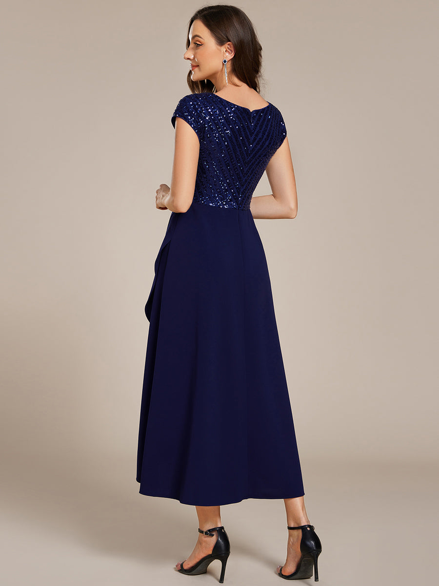 Robe de soirée mi-longue à manches courtes en mousseline asymétrique à sequins #Couleur_Bleu Marine