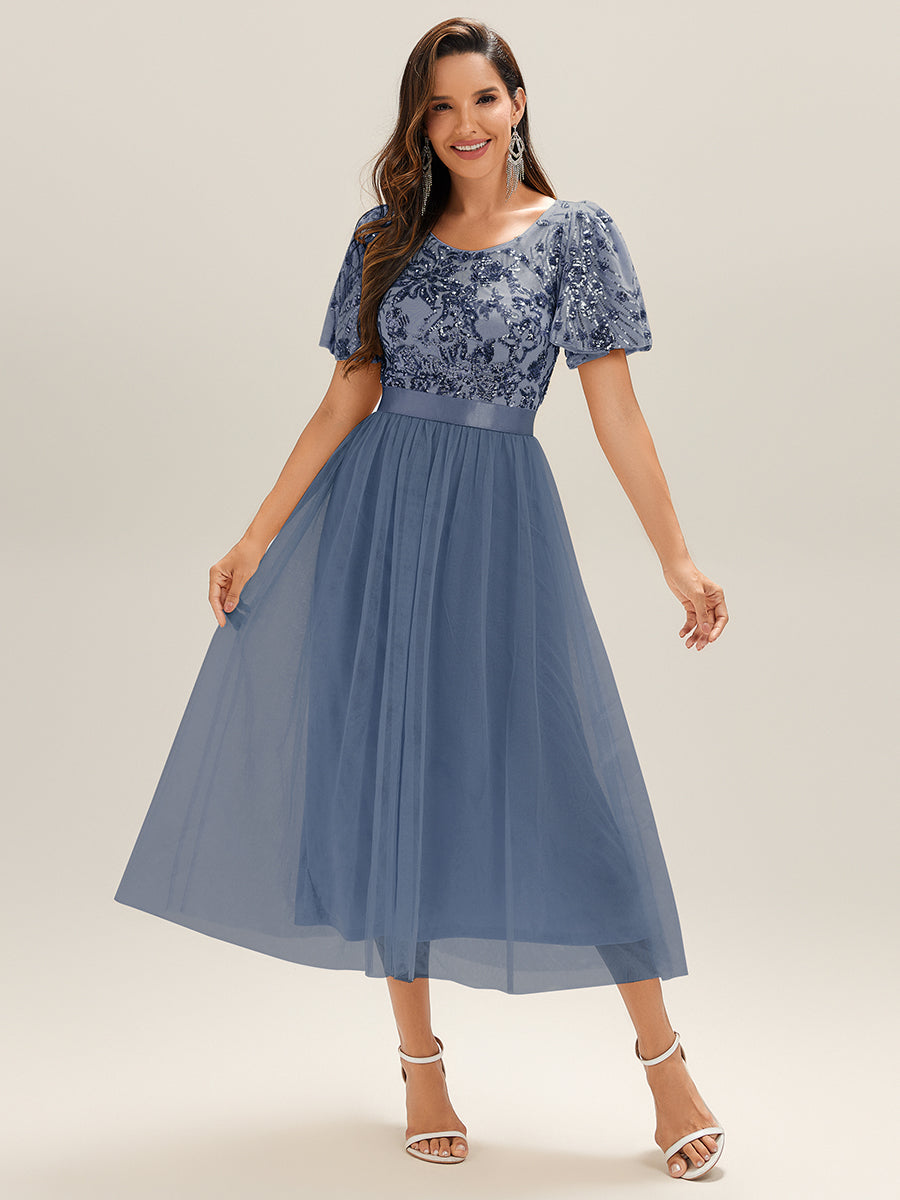 Robe de soirée à col en V profond et manches à volants et sequins #Couleur_Marine Fume