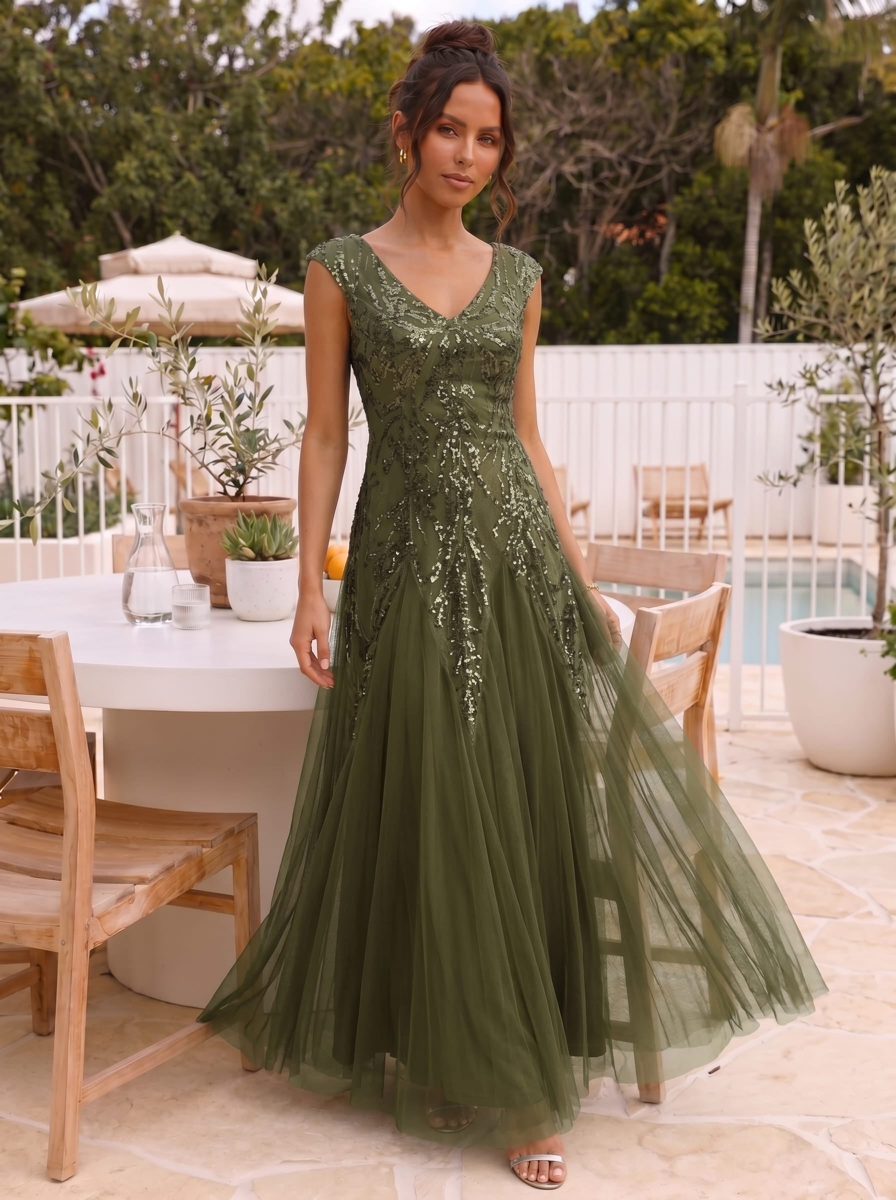 robe longue sans manches décolletée en V brodée de fleurs en A #Couleur_Vert Olive