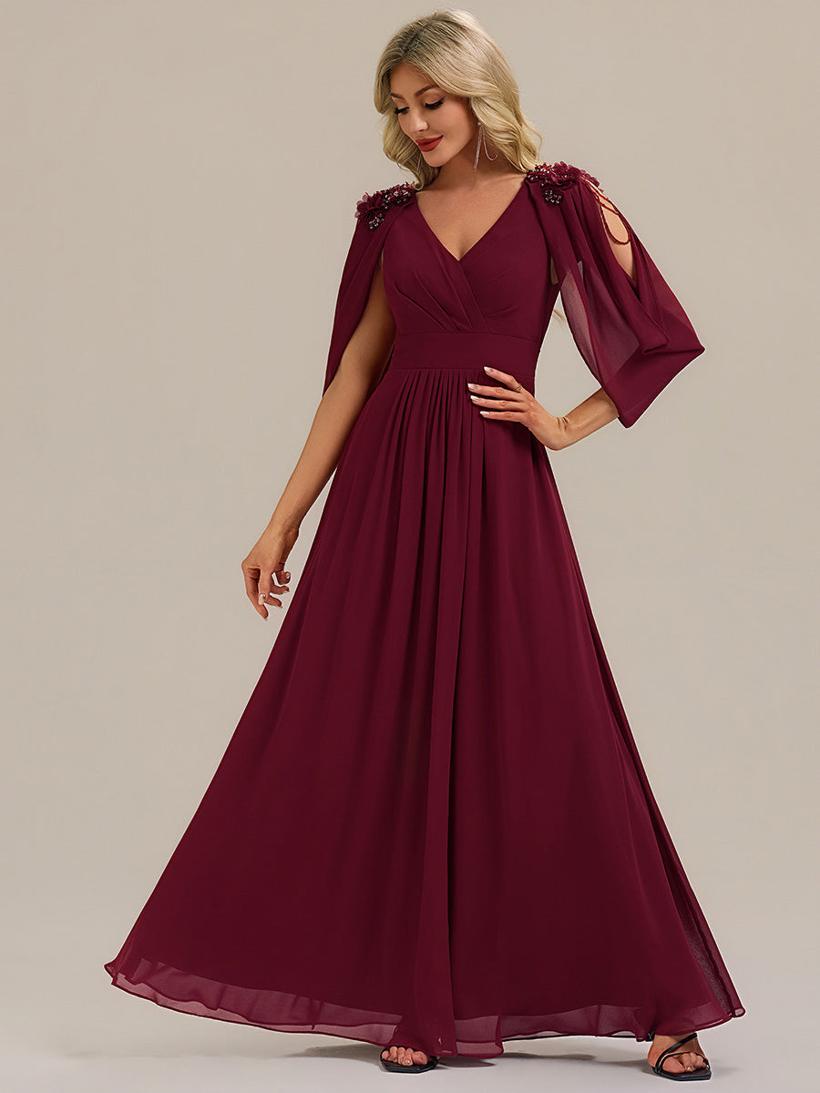 Robe de soirée chic à manches mi-longues en imprimé floral avec appliqués décolleté en V profond coupe A longueur de sol avec détails en perles #Couleur_Bordeaux