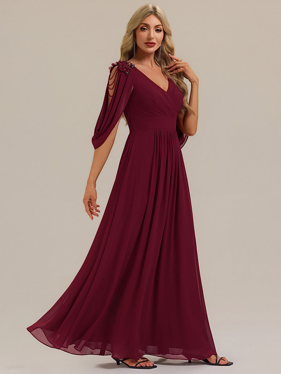 Robe de soirée chic à manches mi-longues en imprimé floral avec appliqués décolleté en V profond coupe A longueur de sol avec détails en perles #Couleur_Bordeaux