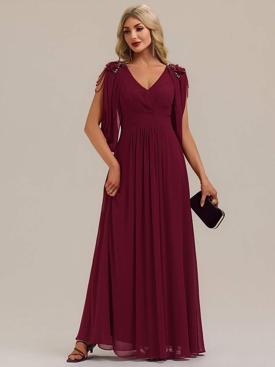 Robe de soirée chic à manches mi-longues en imprimé floral avec appliqués décolleté en V profond coupe A longueur de sol avec détails en perles #Couleur_Bordeaux