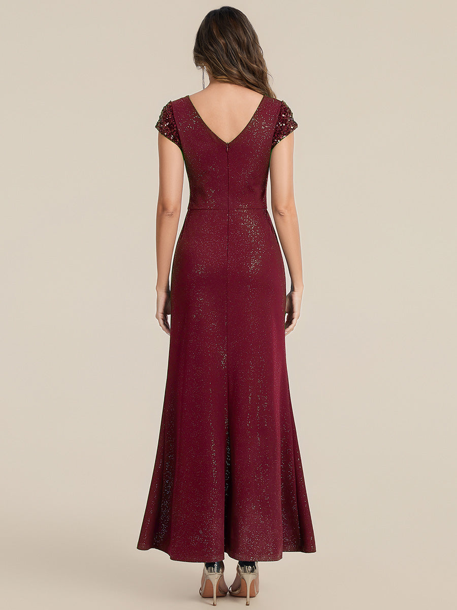 Robe moulante à manches courtes en stretch élevé avec décolleté en V noué et détails en sequins #Couleur_Bordeaux