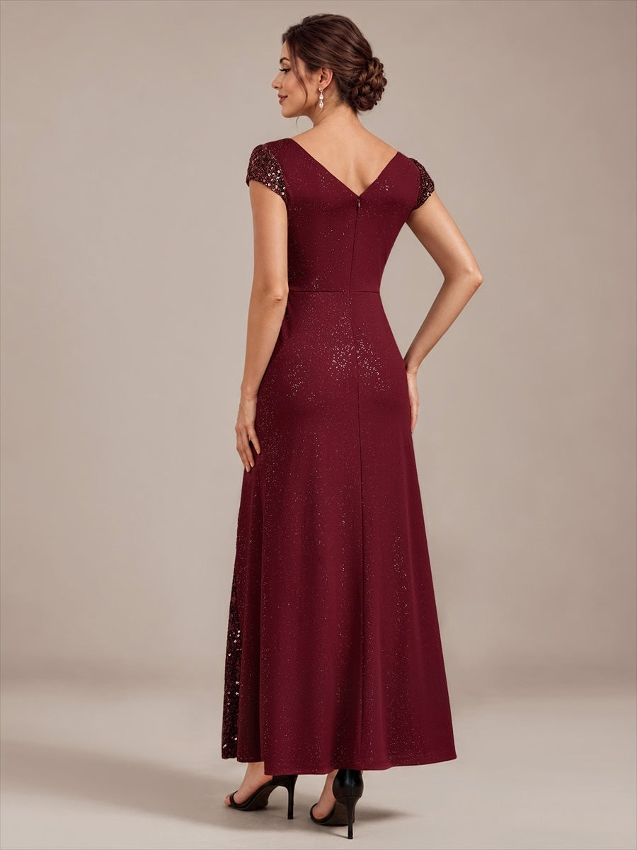 Robe moulante à manches courtes en stretch élevé avec décolleté en V noué et détails en sequins #Couleur_Bordeaux