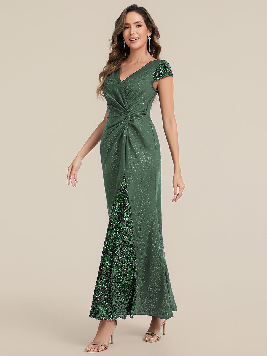 Robe moulante à manches courtes en stretch élevé avec décolleté en V noué et détails en sequins #Couleur_Eukalyptus Grün