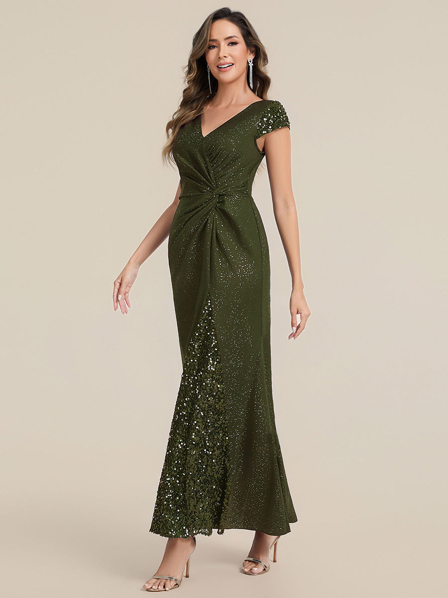 Robe moulante à manches courtes en stretch élevé avec décolleté en V noué et détails en sequins #Couleur_Vert Olive