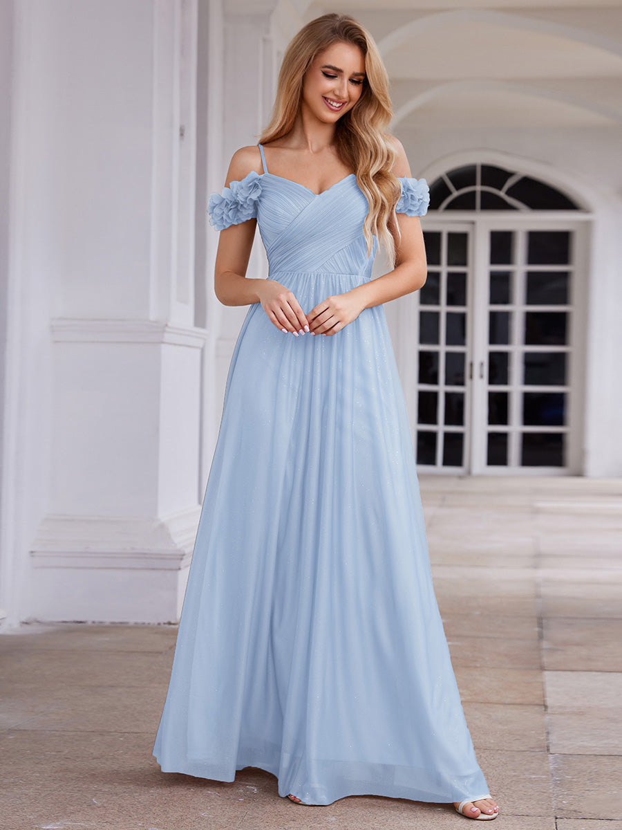 Robe de soirée plissée étincelante à col en V et épaules dénudées avec détails floraux #Couleur_Bleu Glace