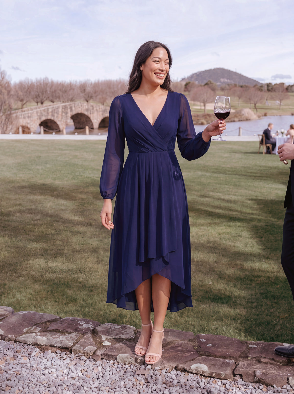 Robe invité de mariage mi-longue manches longues ourlet asymétrique #Couleur_Bleu Marine
