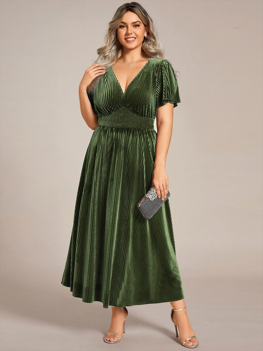 Grande taille Robe d'invité de mariage mi-longue en velours d'automne à manches courtes et col en V gracieux #Couleur_Vert Olive