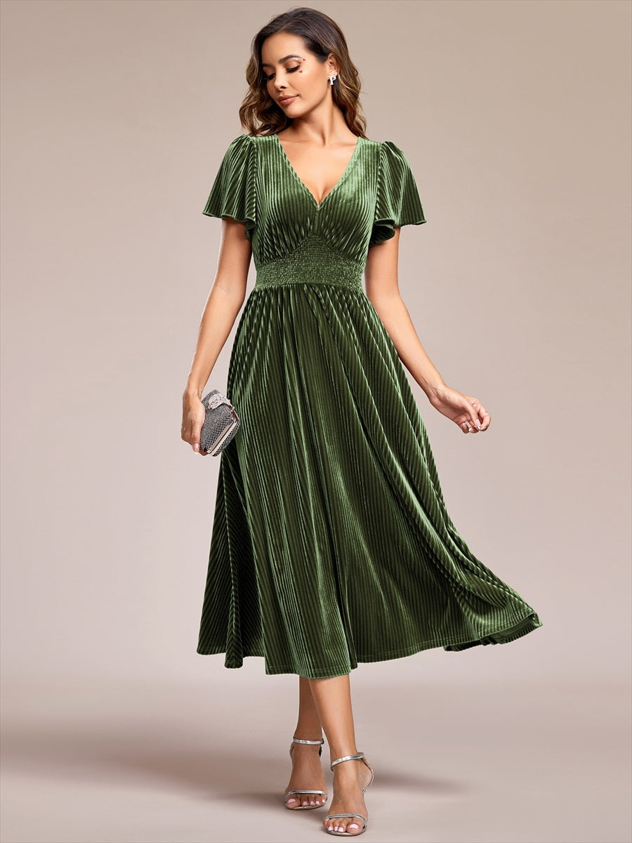 Robe d'invité de mariage mi-longue en velours d'automne à manches courtes et col en V gracieux #Couleur_Vert Olive