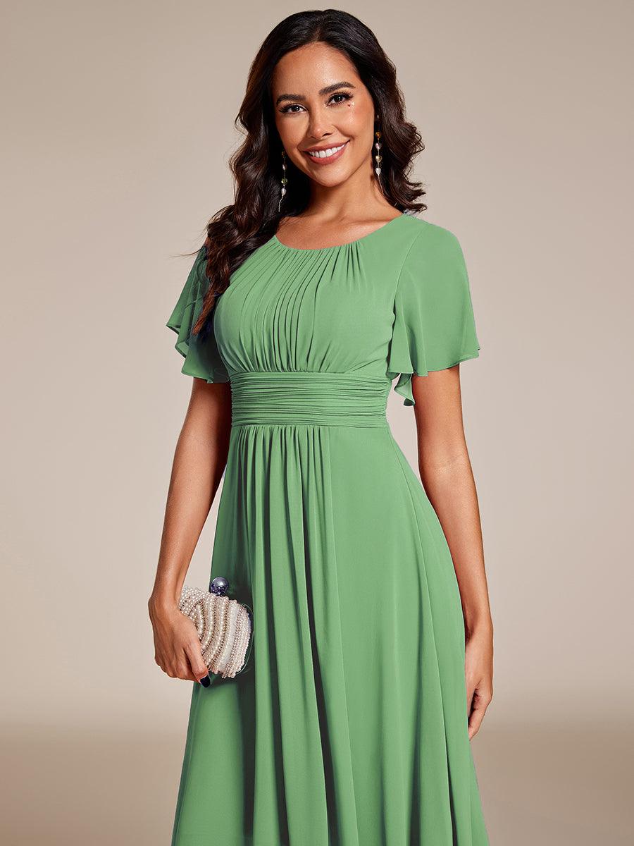 Robe d'invité de mariage trapèze en mousseline fluide à encolure ronde et longueur au genou #Couleur_Vert sauge