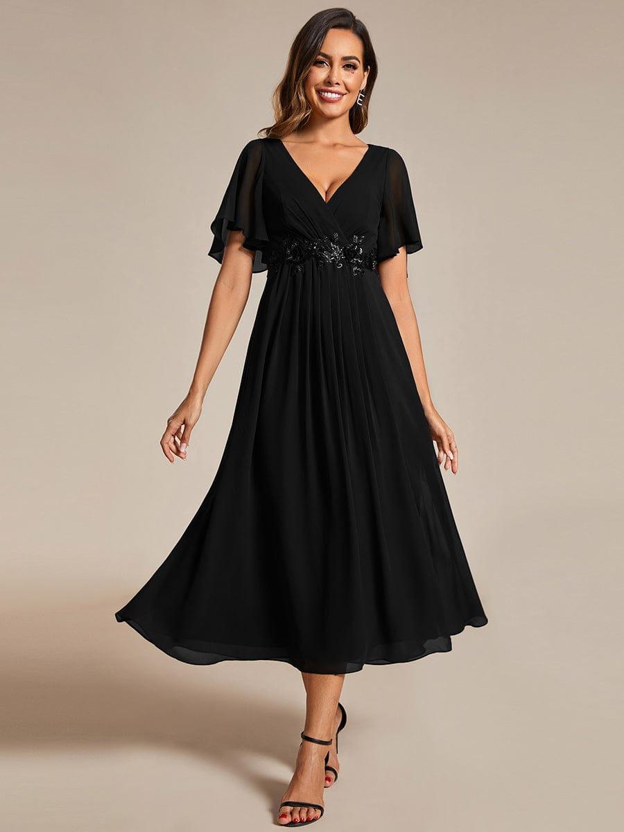 Robe d'invité de mariage mi-longue en mousseline à col en V avec appliques à la taille #Couleur_Noir