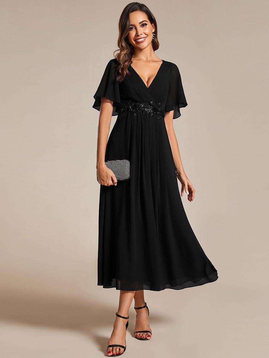 Robe d'invité de mariage mi-longue en mousseline à col en V avec appliques à la taille #Couleur_Noir