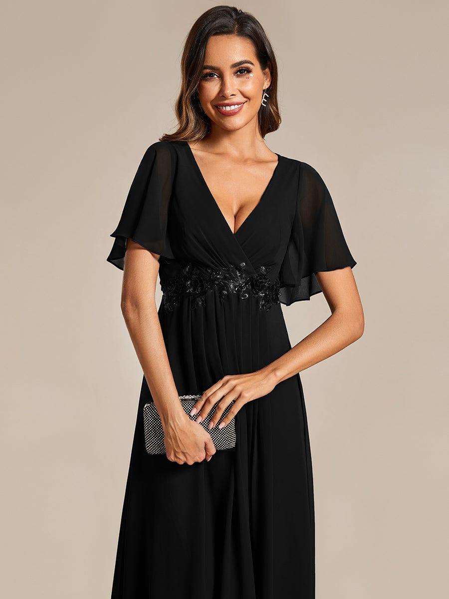 Robe d'invité de mariage mi-longue en mousseline à col en V avec appliques à la taille #Couleur_Noir