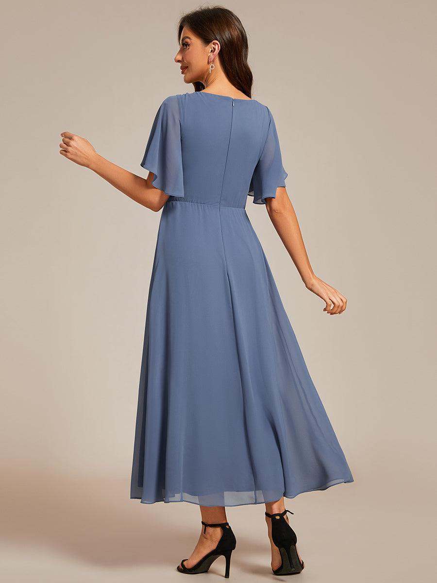 Robe d'invité de mariage mi-longue en mousseline à col en V avec appliques à la taille #Couleur_Marine Fume