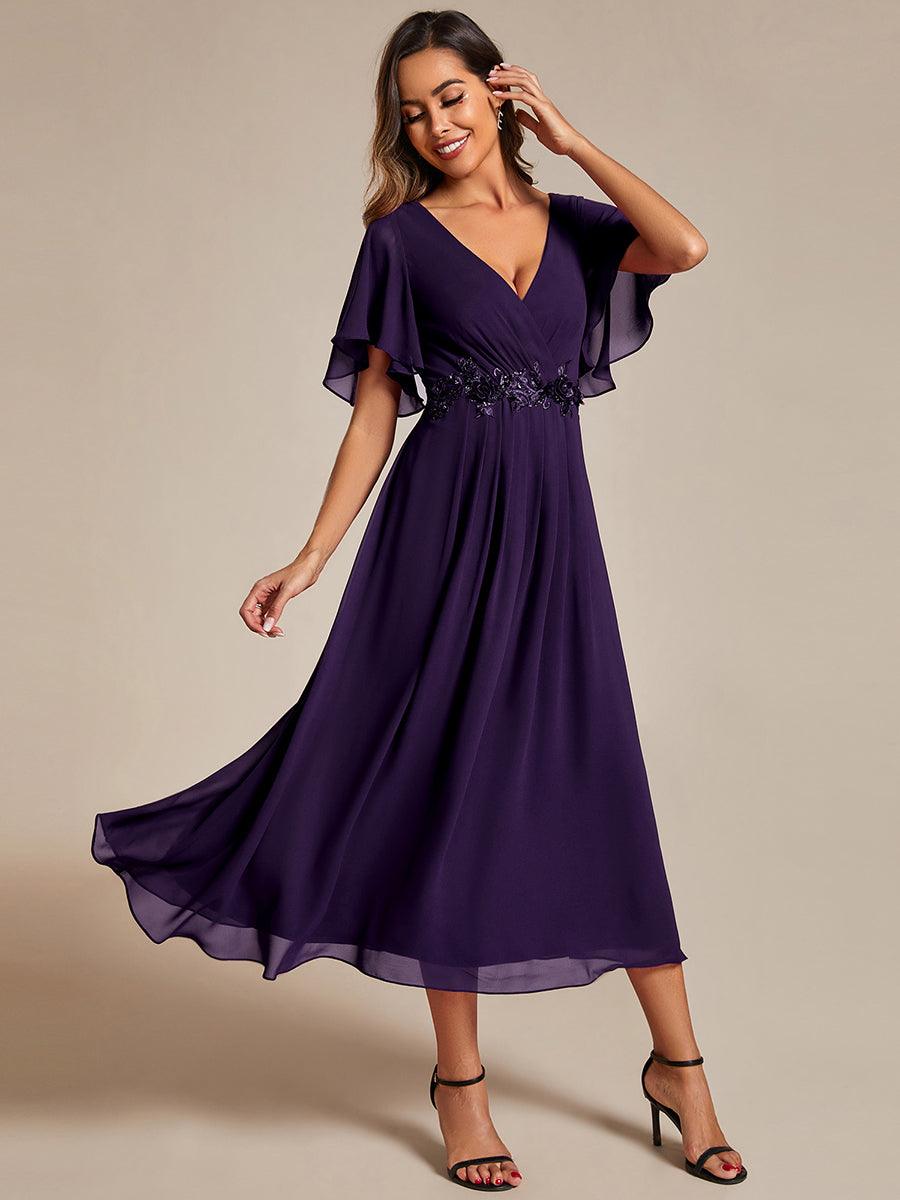Robe d'invité de mariage mi-longue en mousseline à col en V avec appliques à la taille #Couleur_Violet Fonce