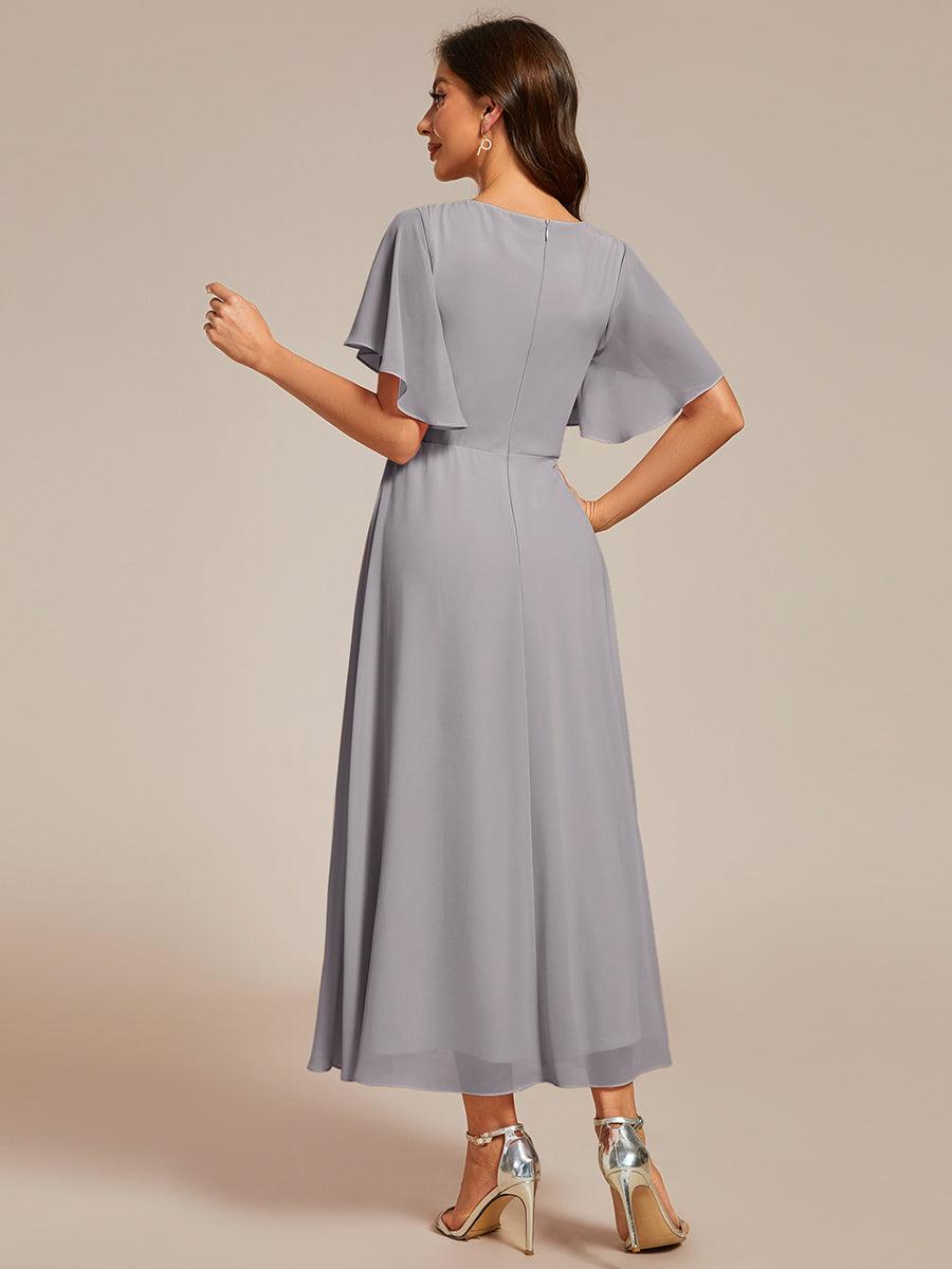 Robe d'invité de mariage mi-longue en mousseline à col en V avec appliques à la taille #Couleur_Gris