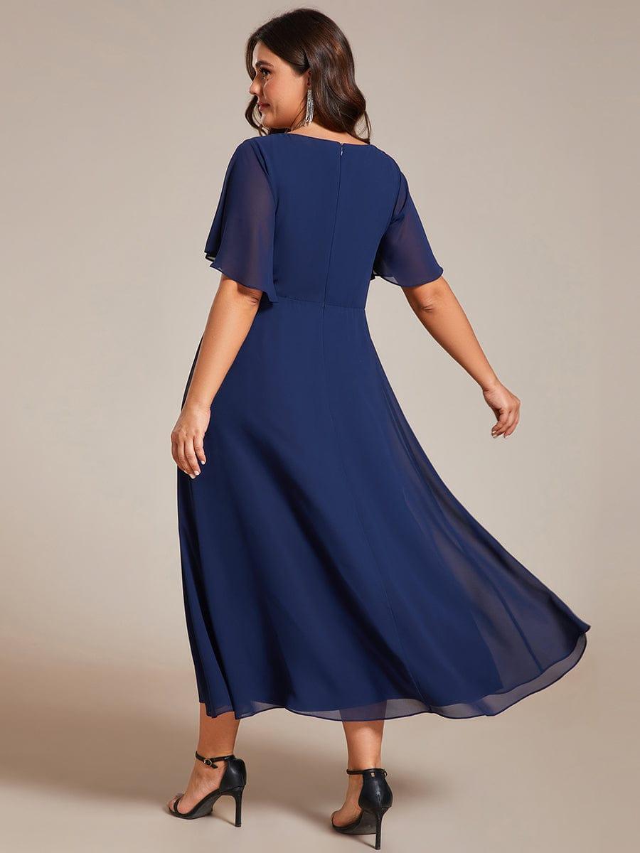 Robe d'invité de mariage mi-longue en mousseline à col en V avec appliques à la taille #Couleur_Bleu Marine