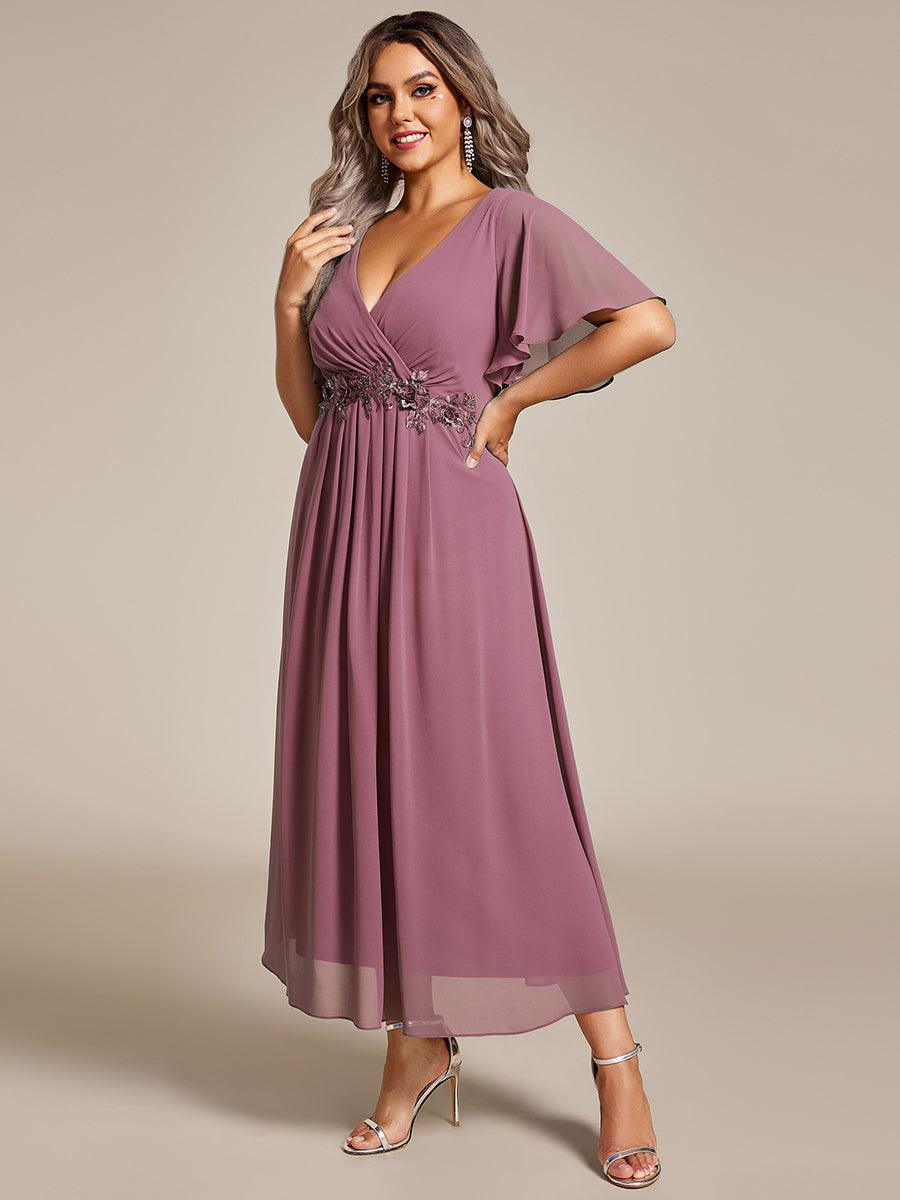 Robe d'invité de mariage mi-longue en mousseline de soie à col en V de grande taille avec applique à la taille #Couleur_Orchidee