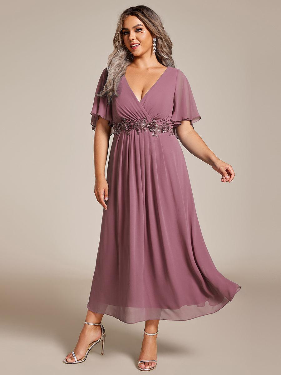 Robe d'invité de mariage mi-longue en mousseline de soie à col en V de grande taille avec applique à la taille #Couleur_Orchidee