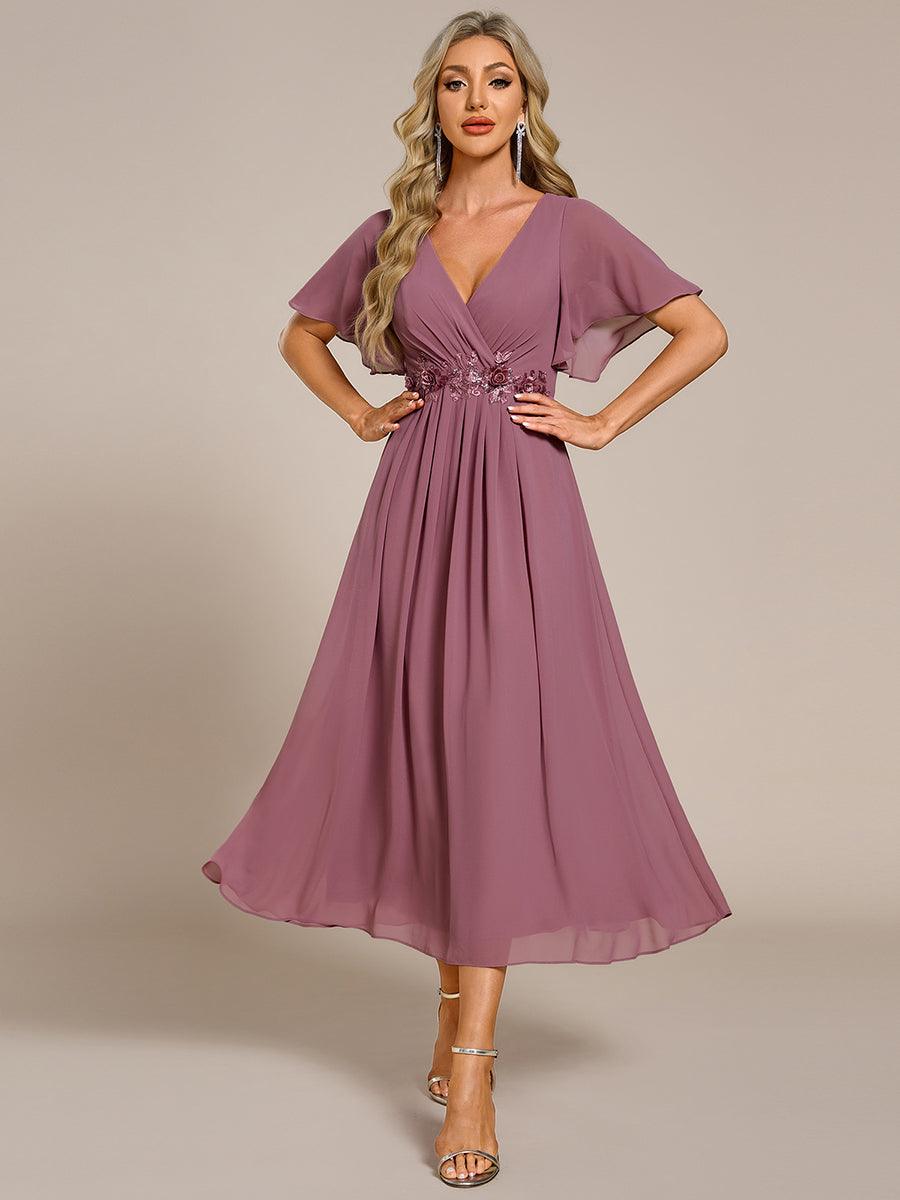 Robe d'invité de mariage mi-longue en mousseline de soie à col en V de grande taille avec applique à la taille #Couleur_Orchidee