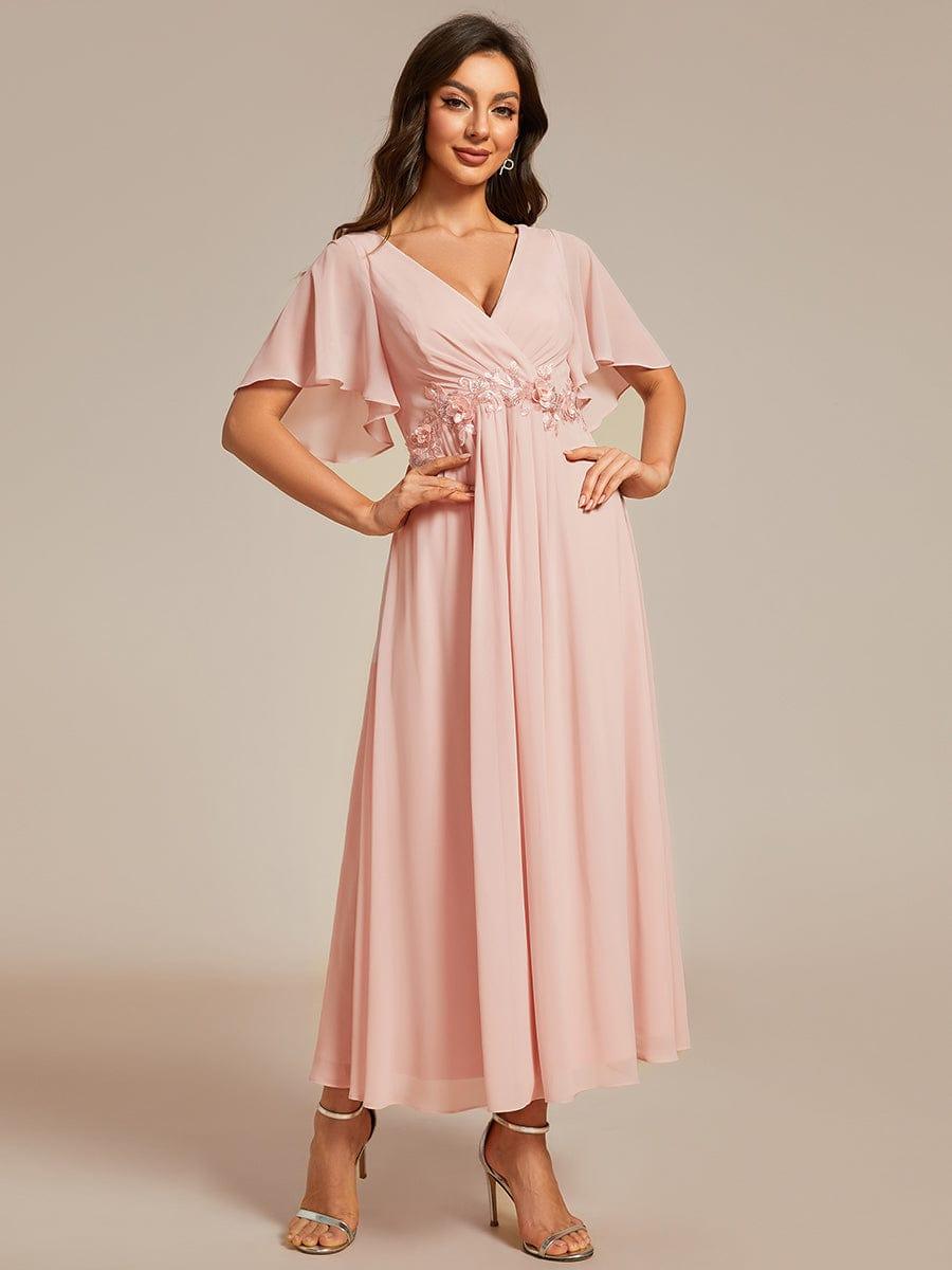 Robe d'invité de mariage mi-longue en mousseline à col en V avec appliques à la taille #Couleur_Rose