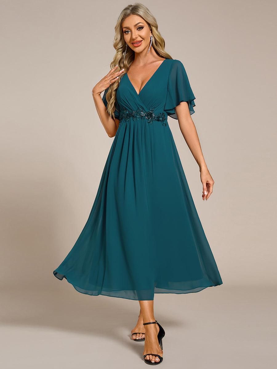 Robe d'invité de mariage mi-longue en mousseline de soie à col en V de grande taille avec applique à la taille #Couleur_Bleu Sarcelle