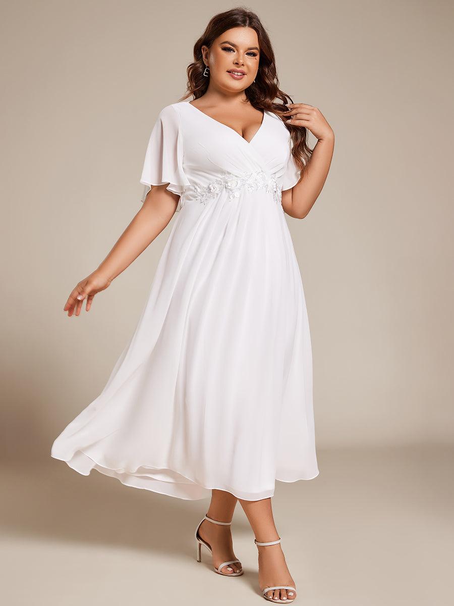 Robe d'invité de mariage mi-longue en mousseline de soie à col en V de grande taille avec applique à la taille #Couleur_Blanc