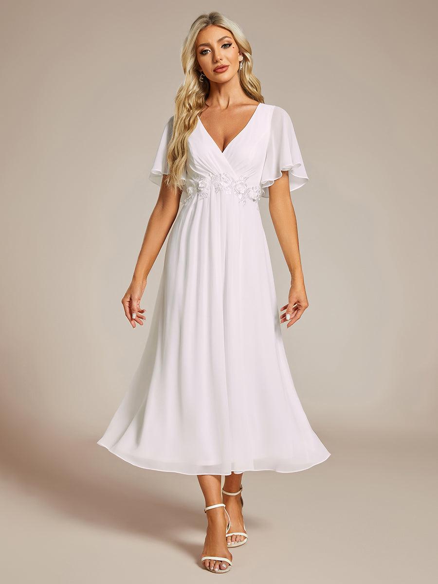 Robe d'invité de mariage mi-longue en mousseline à col en V avec appliques à la taille #Couleur_Blanc