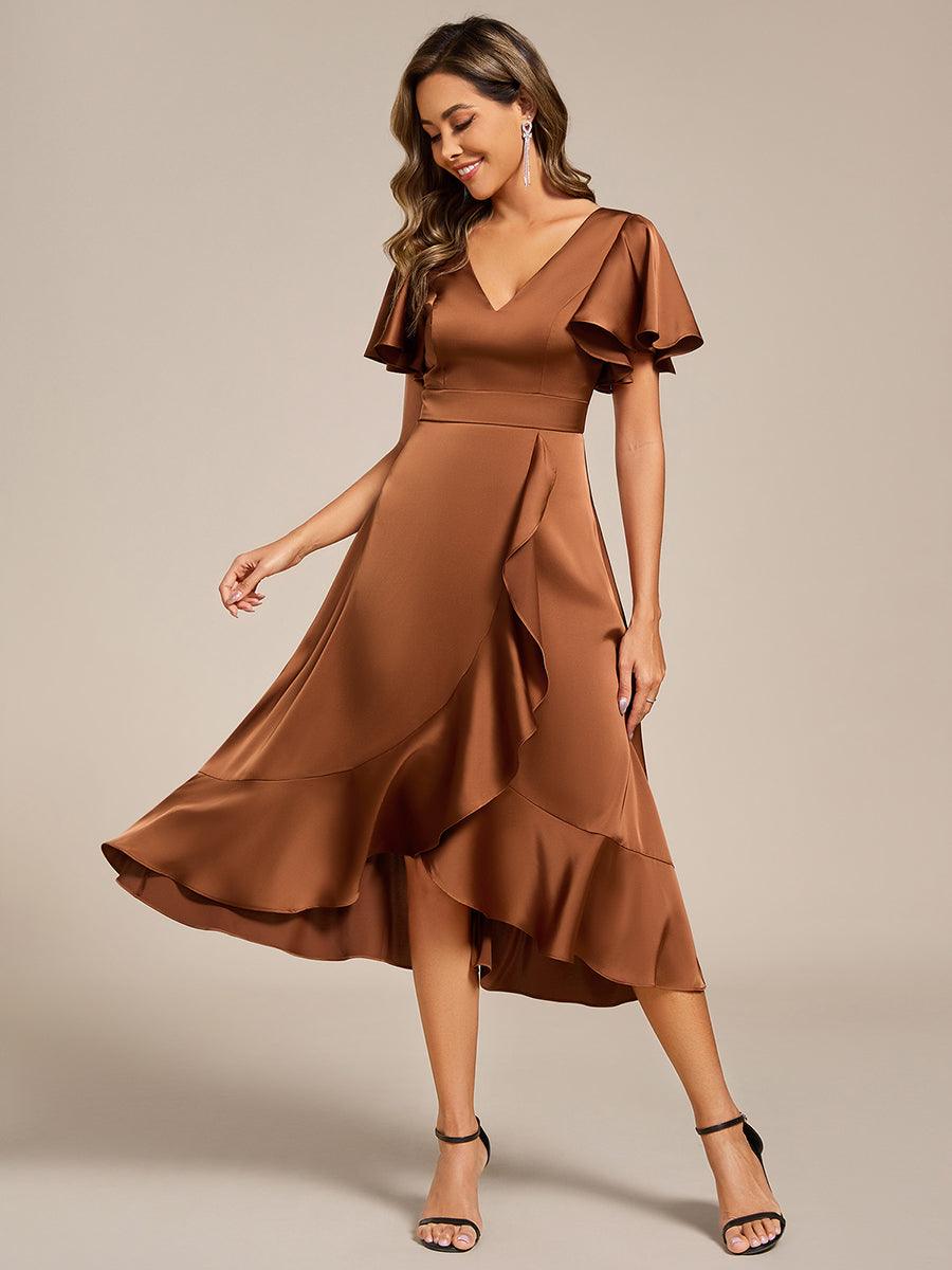 Robe d'invitée de mariage mi-longue en satin avec encolure en V et jupe à volants #Couleur_Brun