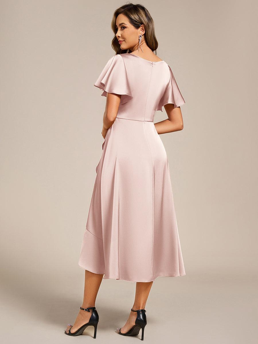 Robe d'invitée de mariage mi-longue en satin avec encolure en V et jupe à volants #Couleur_Rose