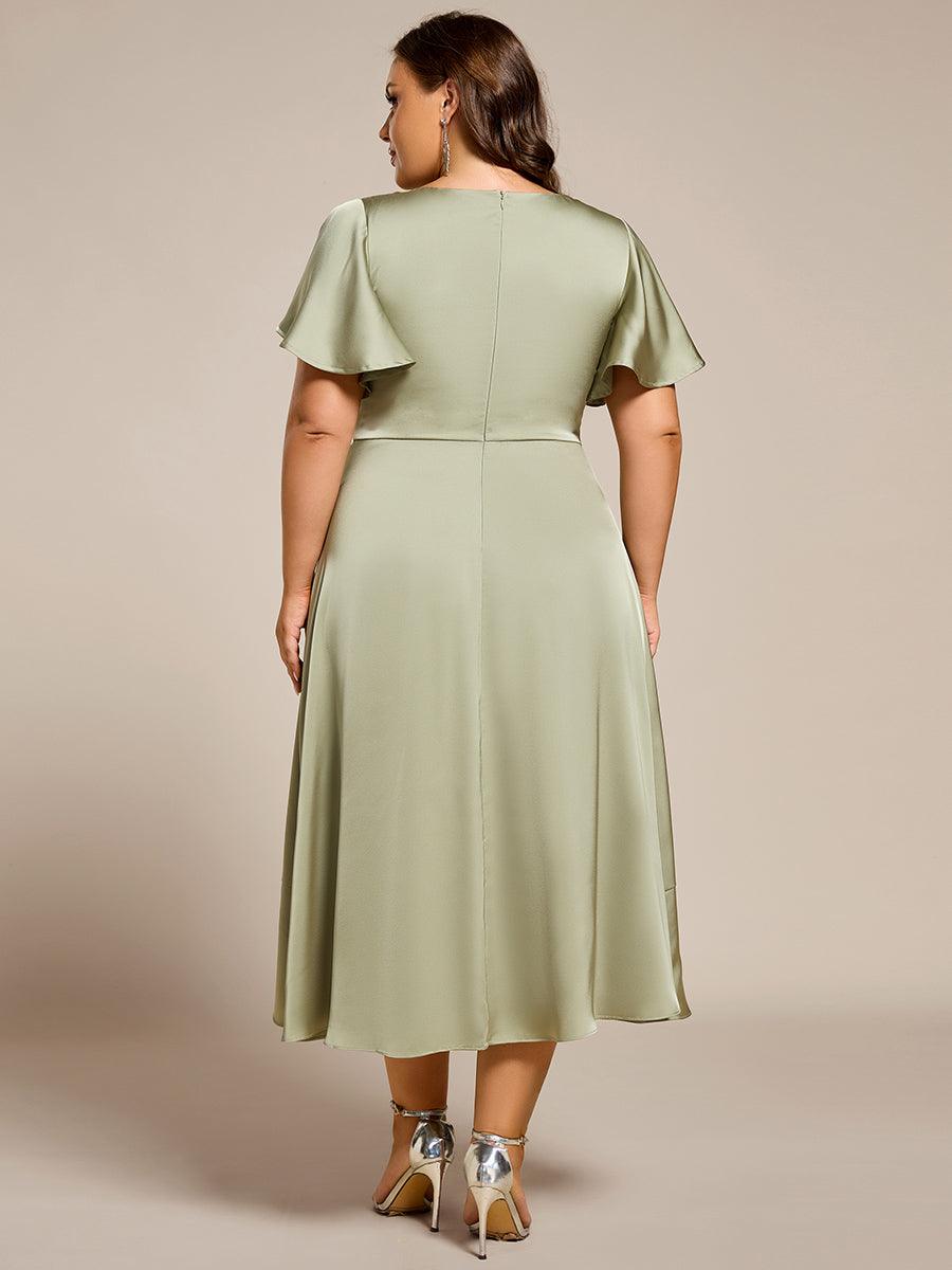 Robe d'invitée de mariage mi-longue en satin avec encolure en V et jupe à volants #Couleur_Vert sauge