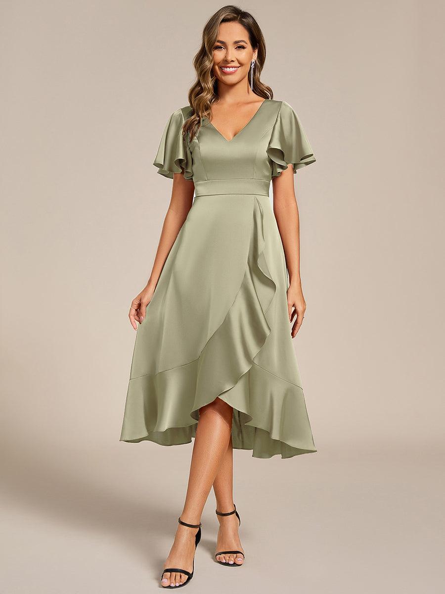 Robe d'invitée de mariage mi-longue en satin avec encolure en V et jupe à volants #Couleur_Vert sauge