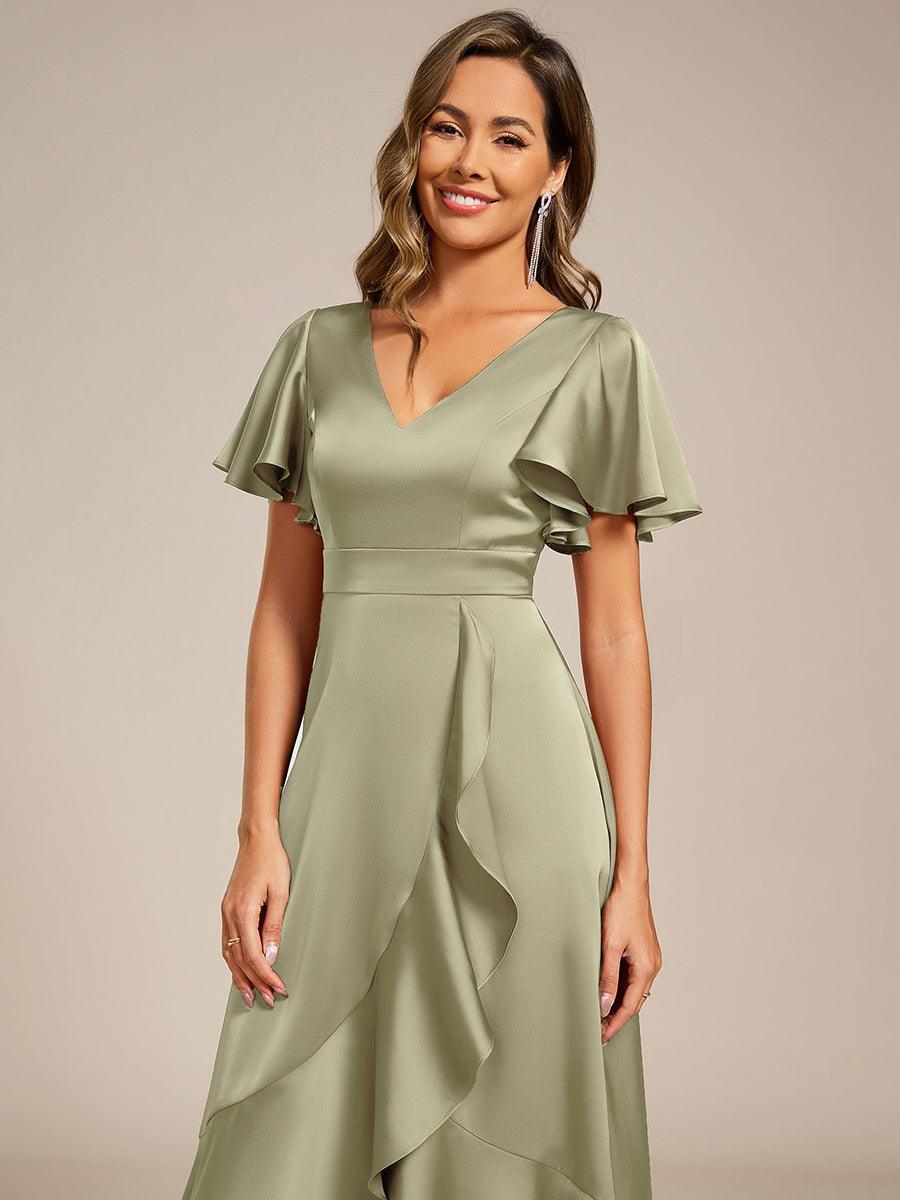 Robe d'invitée de mariage mi-longue en satin avec encolure en V et jupe à volants #Couleur_Vert sauge