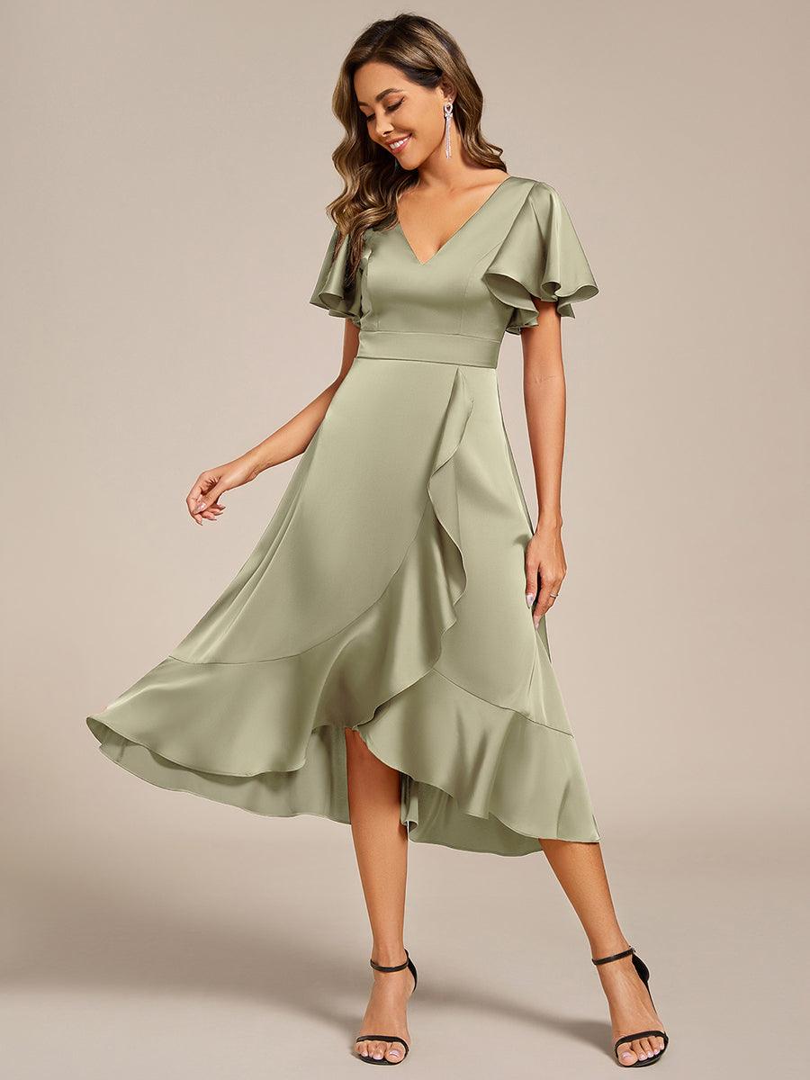 Robe d'invitée de mariage mi-longue en satin avec encolure en V et jupe à volants #Couleur_Vert sauge