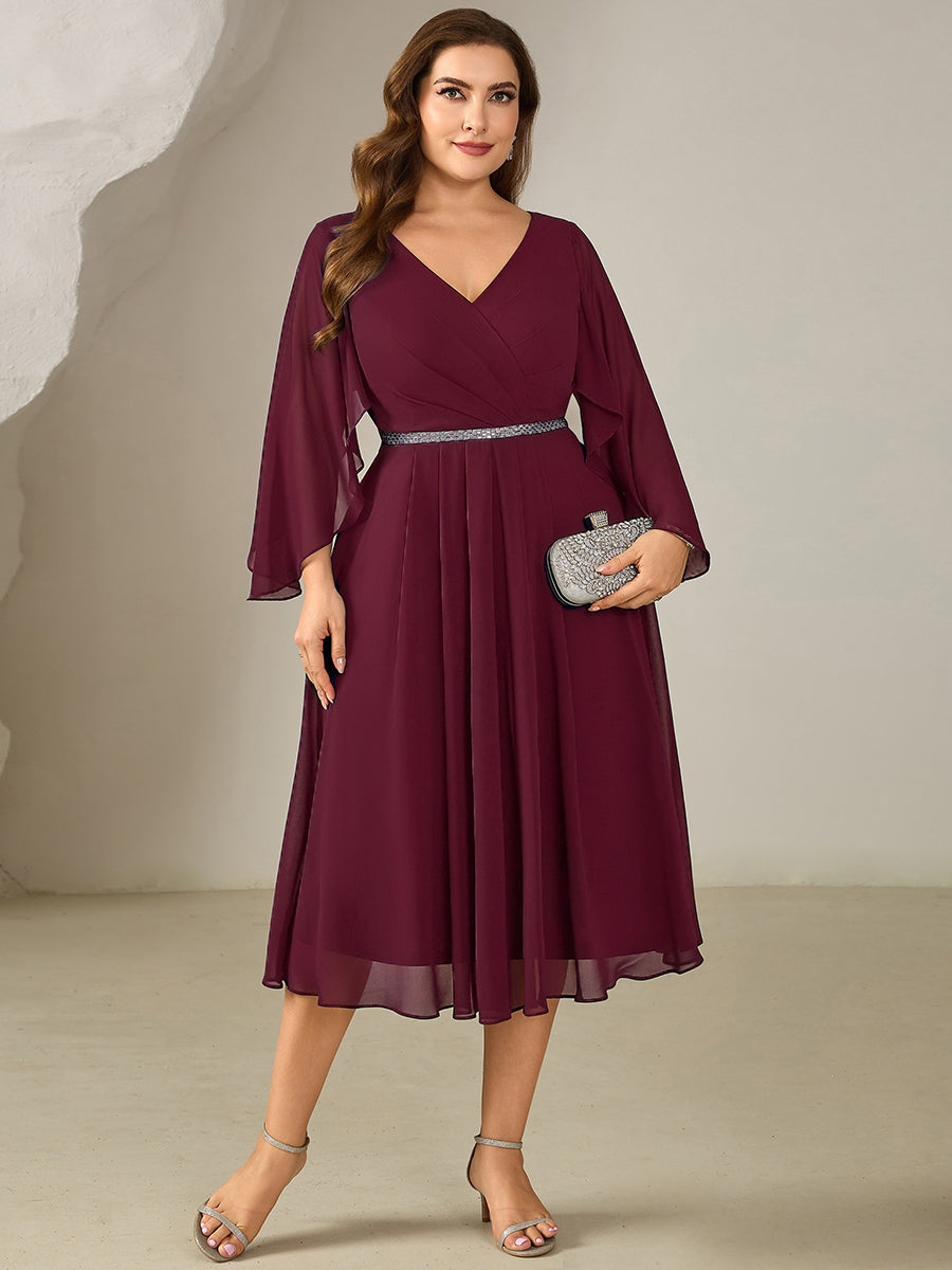 Robe midi A ligne à encolure en V profond à volants et manches trois quarts grande taille avec accent chaîne Robes d'invité de mariage #Couleur_Bordeaux