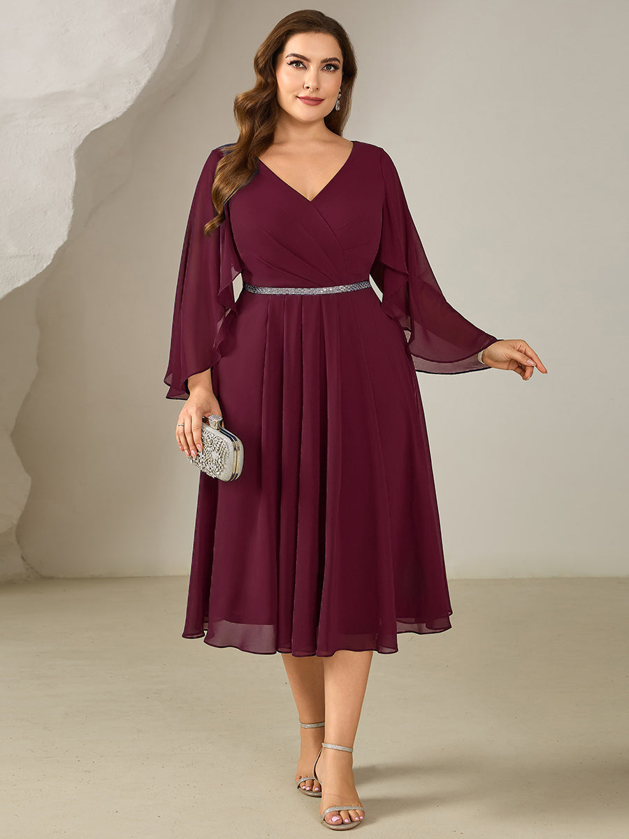 Robe midi A ligne à encolure en V profond à volants et manches trois quarts grande taille avec accent chaîne Robes d'invité de mariage #Couleur_Bordeaux
