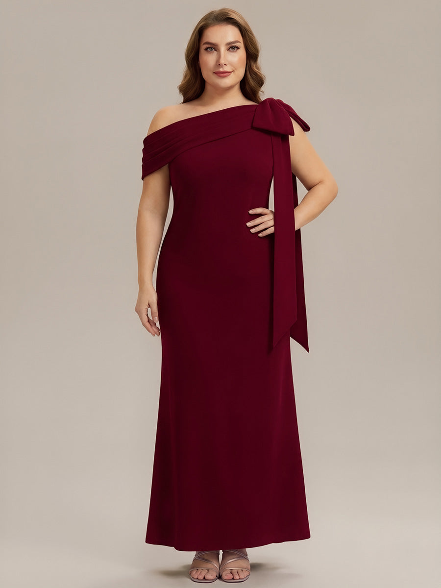 Robe longue ajustée à encolure asymétrique sans bretelles avec détail de nœud en tissu extensible #Couleur_Rouge Foncé