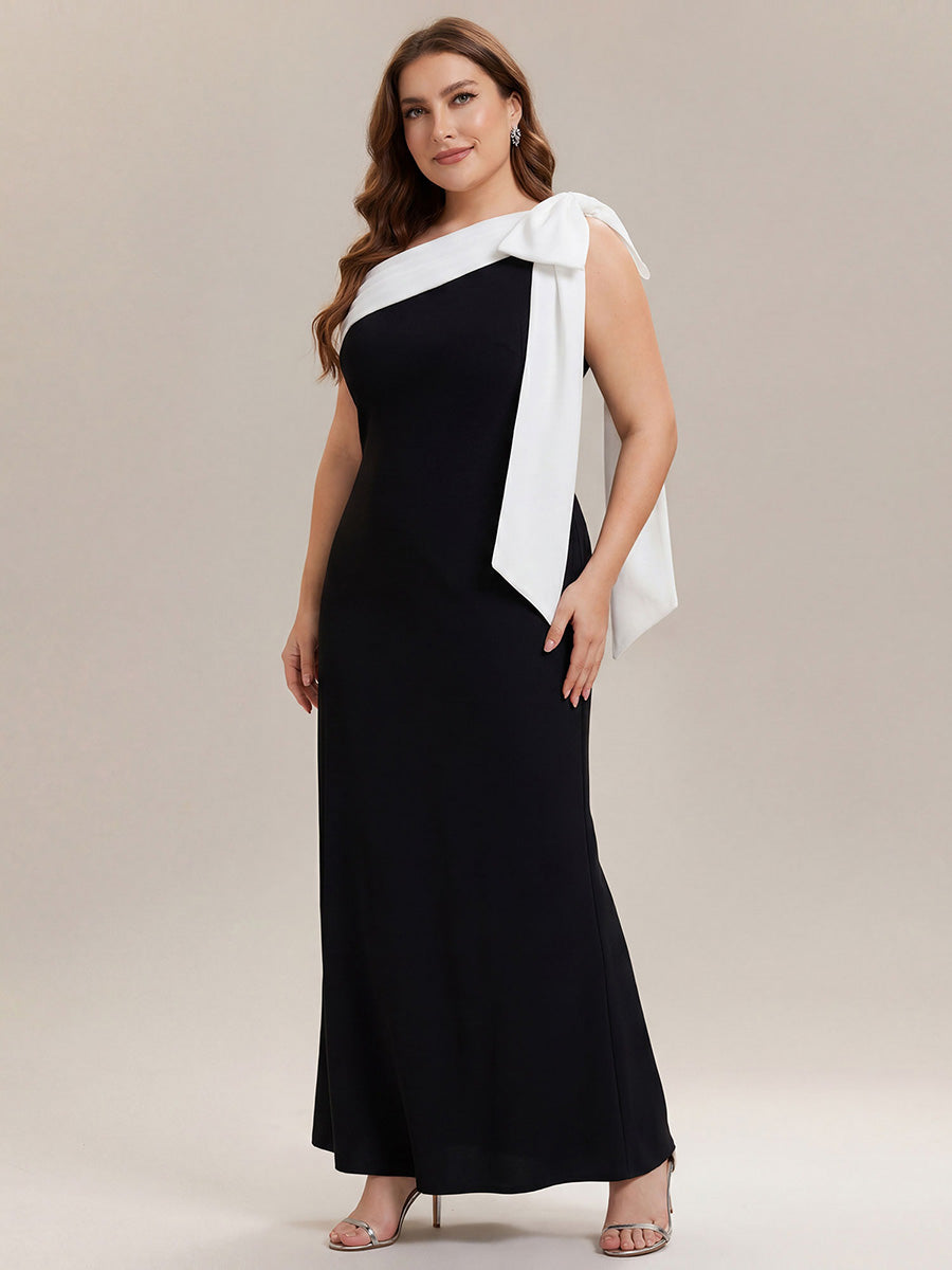 Robe longue ajustée à encolure asymétrique sans bretelles avec détail de nœud en tissu extensible #Couleur_Noir d'ivoire