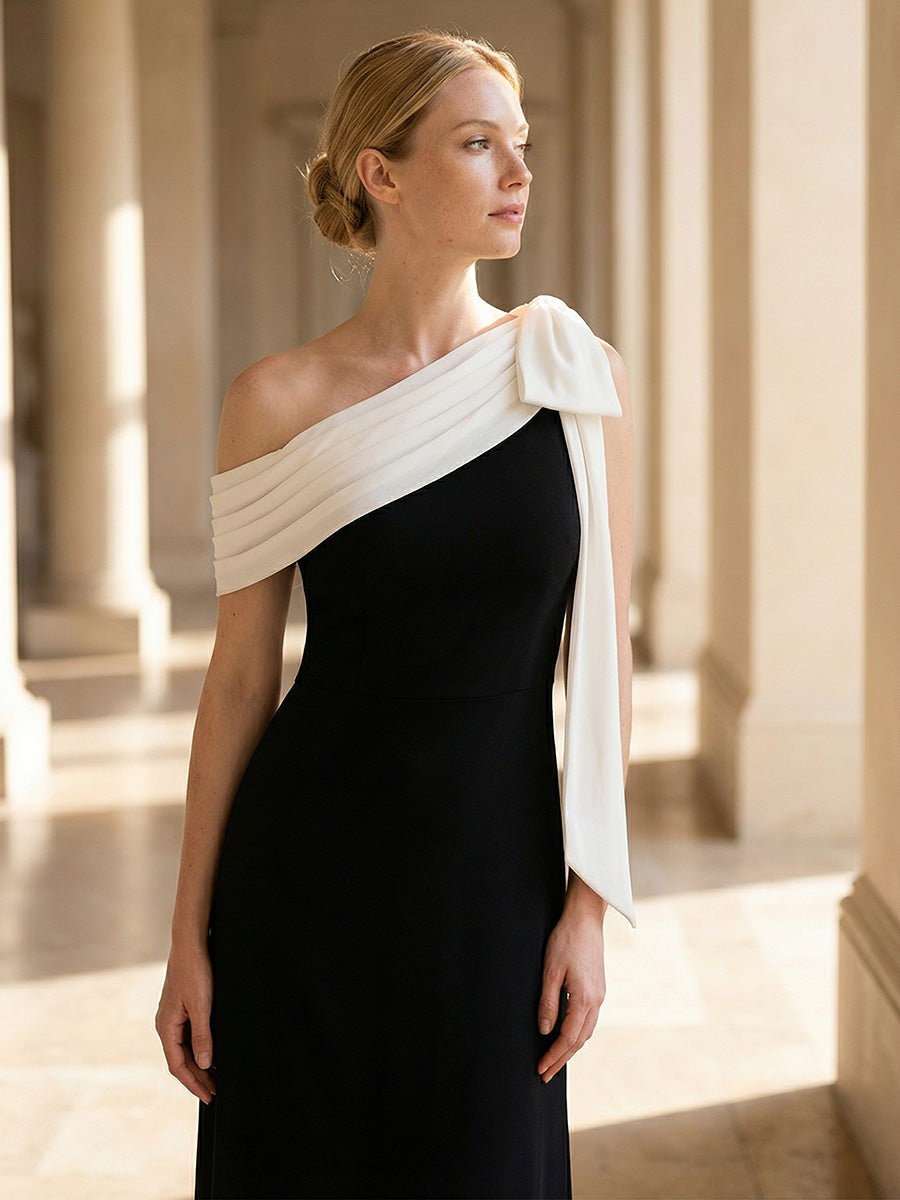 Robe longue ajustée à encolure asymétrique sans bretelles avec détail de nœud en tissu extensible #Couleur_Noir d'ivoire