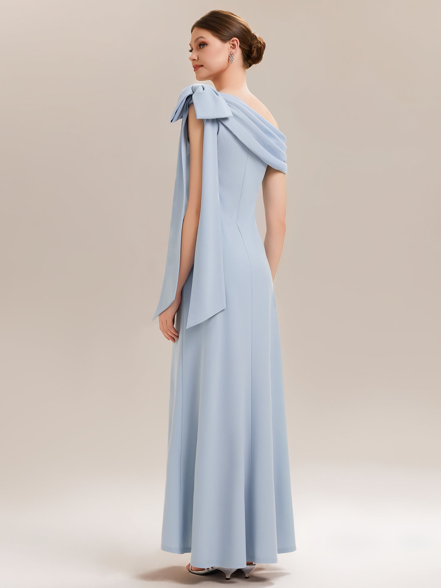 Robe longue ajustée à encolure asymétrique sans bretelles avec détail de nœud en tissu extensible #Couleur_Bleu Glace